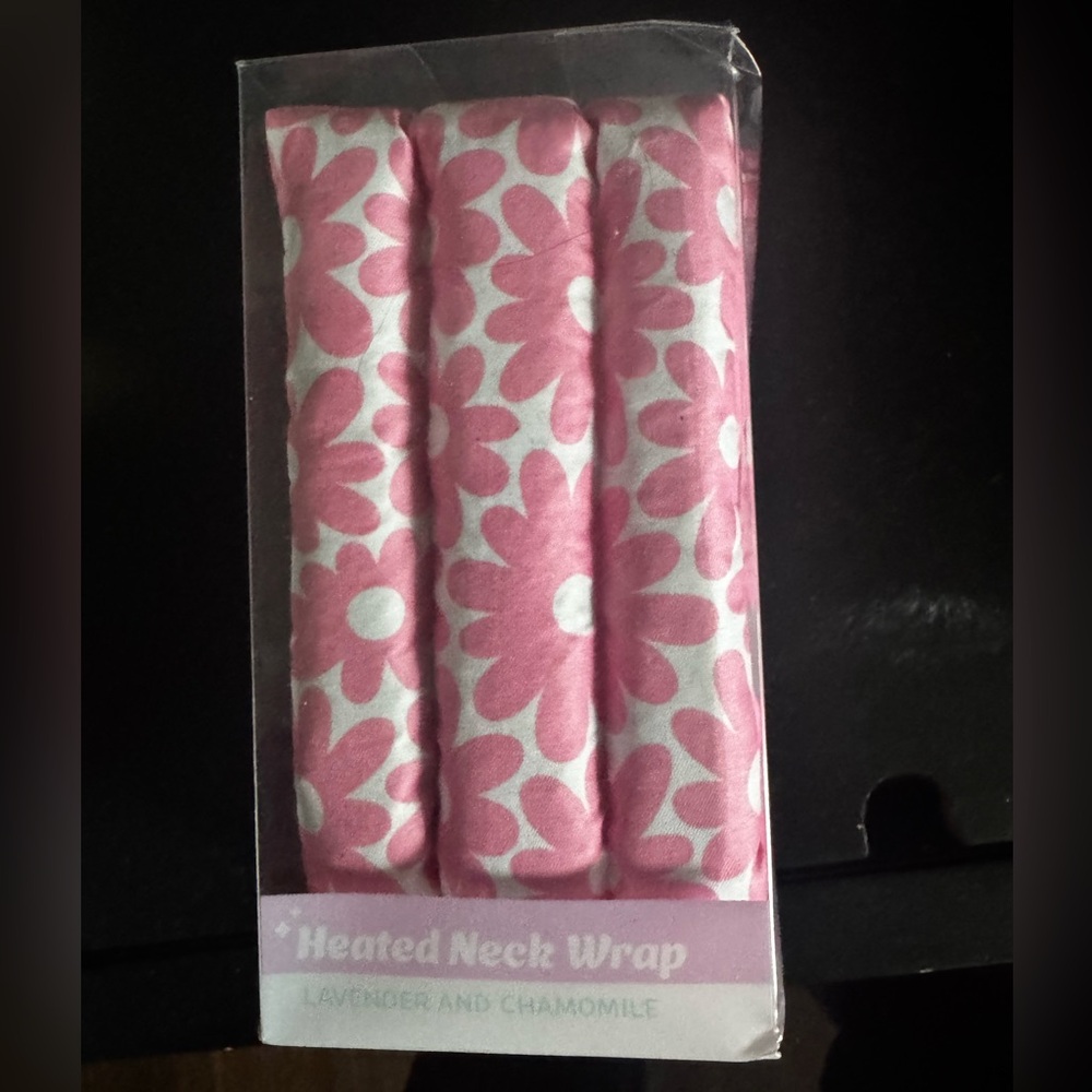 Heated neck wrap